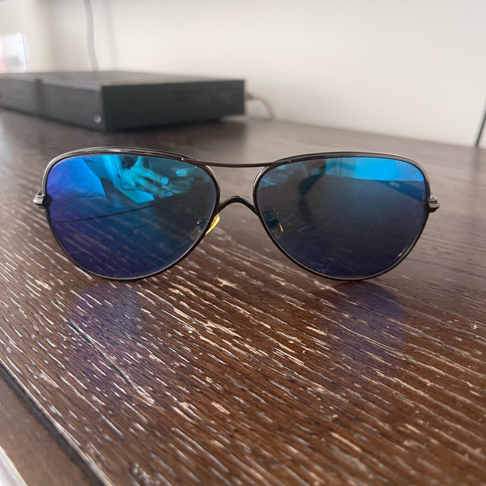 Wild Fox Sunglasses Unisex Black w Blue lens Aviator Sunglasses